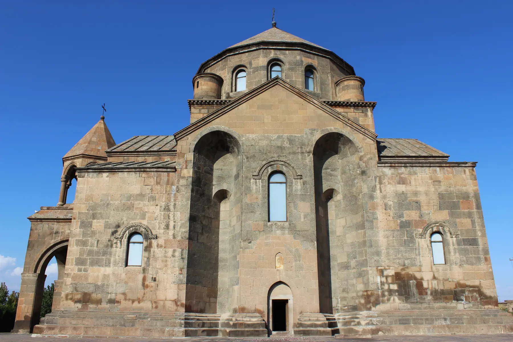 Eçmiadzin Katedrali, Azize Hripsime, Azize Gayane ve Zvartnots